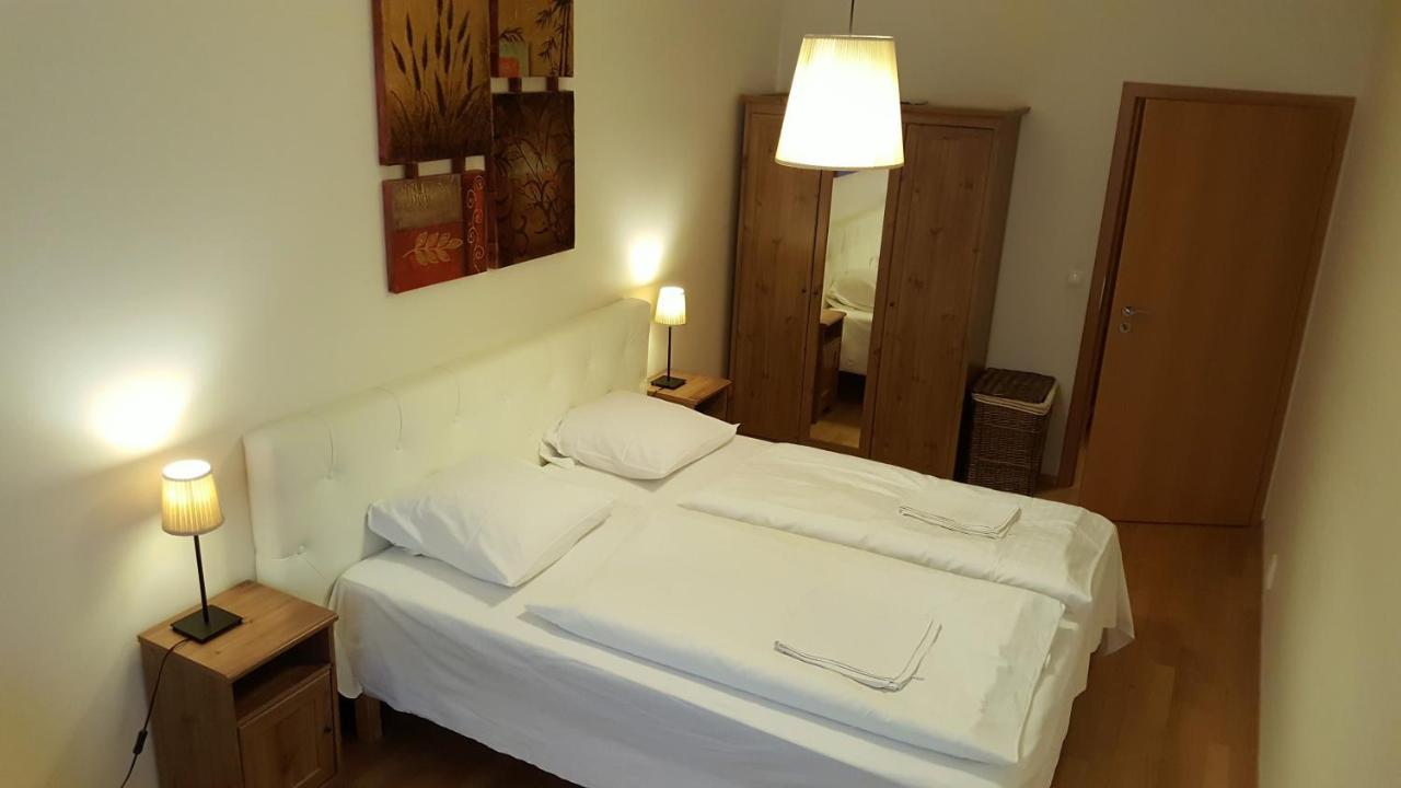 Apartment Smichov Прага Экстерьер фото