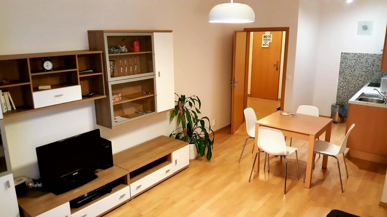 Apartment Smichov Прага Экстерьер фото